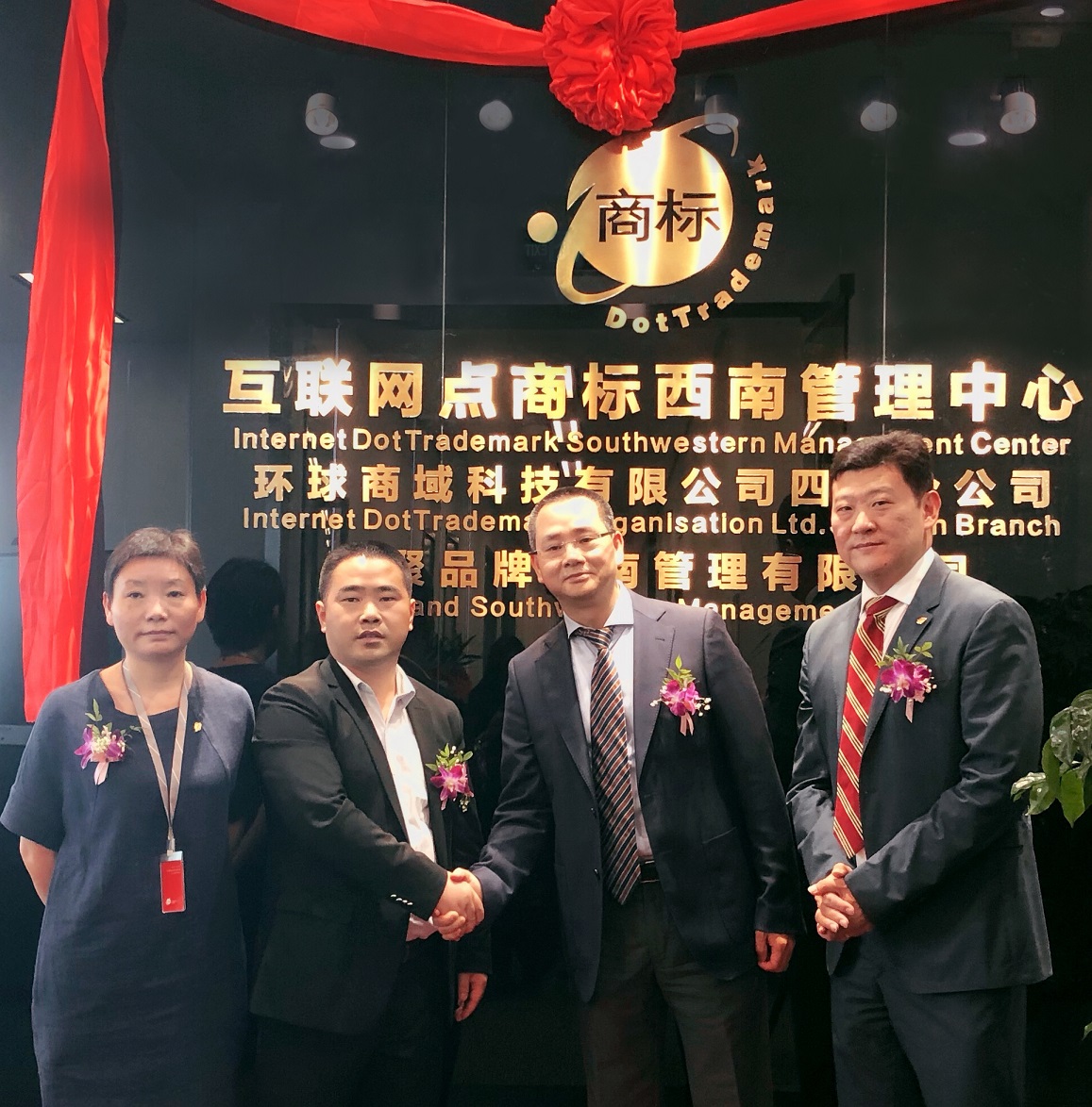 1526087399904901.jpg 剪彩2.jpg